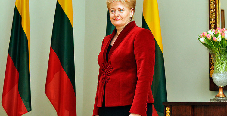800px-Dalia_Grybauskaite_by_Augustas_Didzgalvis