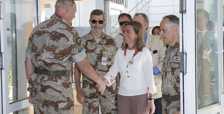 800px-Spanish_MOD_-Carme_Chacón-_visits_ISAF